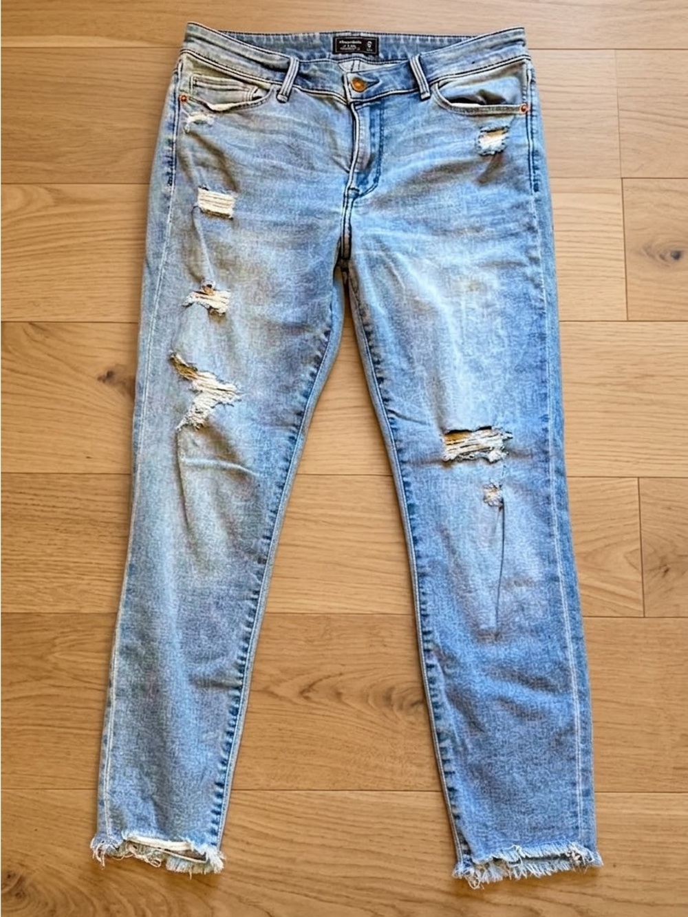Abercrombie & Fitch Harper Ankle Distressed Light Wash Jeans - Size 28 / 6R